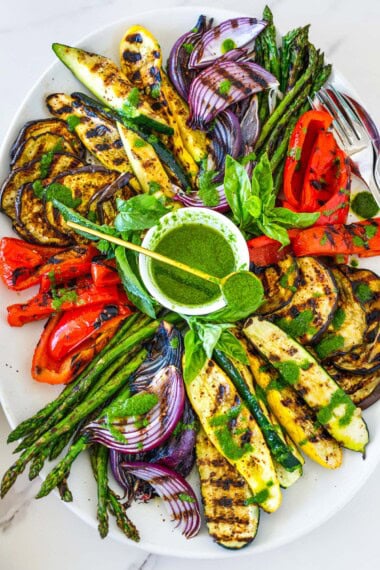 These grilled vegetables are smoky, caramelized, and bursting with summer flavor! Vegan, gluten-free, and unbelievably easy. As a caterer, I've made this recipe for hundreds-and it never disappoints. ✨ Bonus tip: Add vinaigrette after grilling to keep them juicy, not soggy.